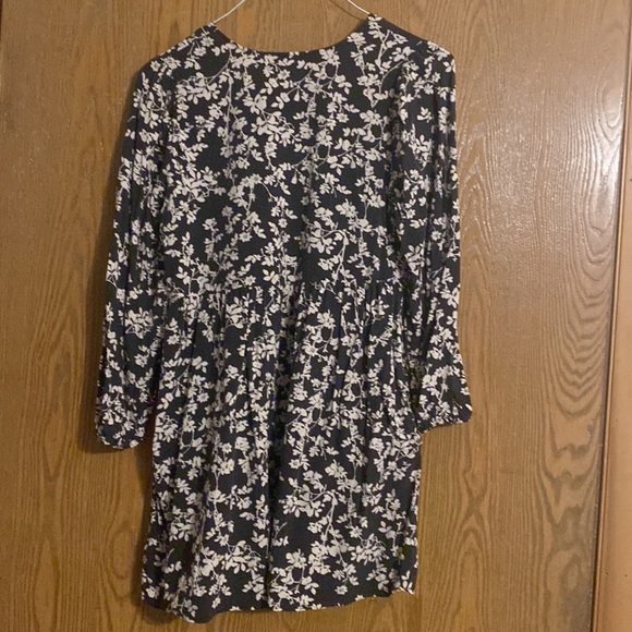 Old Navy Puff-Sleeve Floral Mini Swing Dress - only worn once w/pockets - Picture 7 of 8